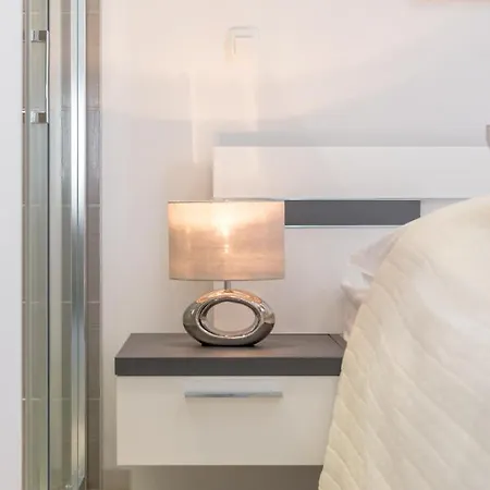 شقة Modern 4* Luxury In Center تروغير