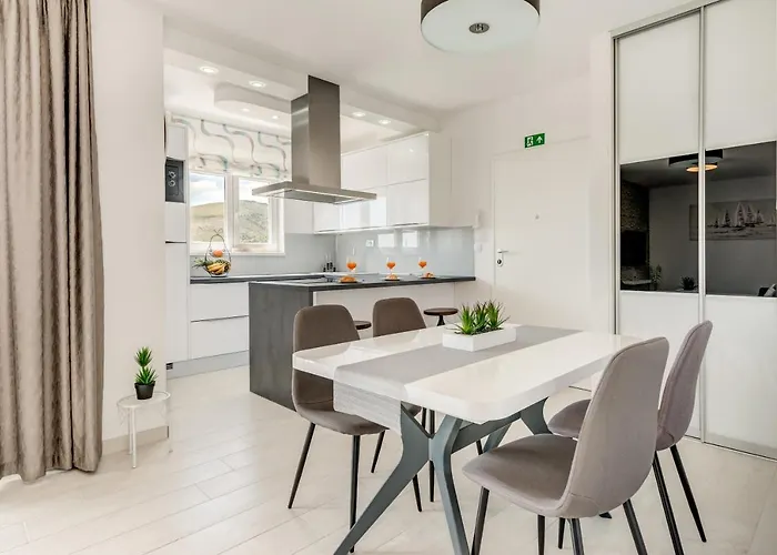 Modern 4* Luxury In Center Trogir